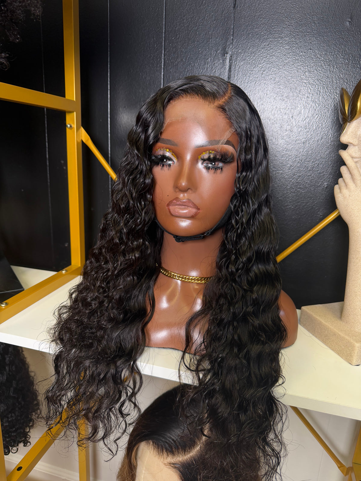 Defective closure , closure replaced but curl pattern is a tad tighter than pattern Size M